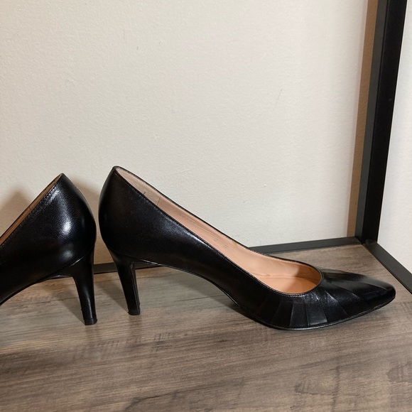 Stuart Weitzman Black Leather Pointed Toe Heels - Picture 9 of 17